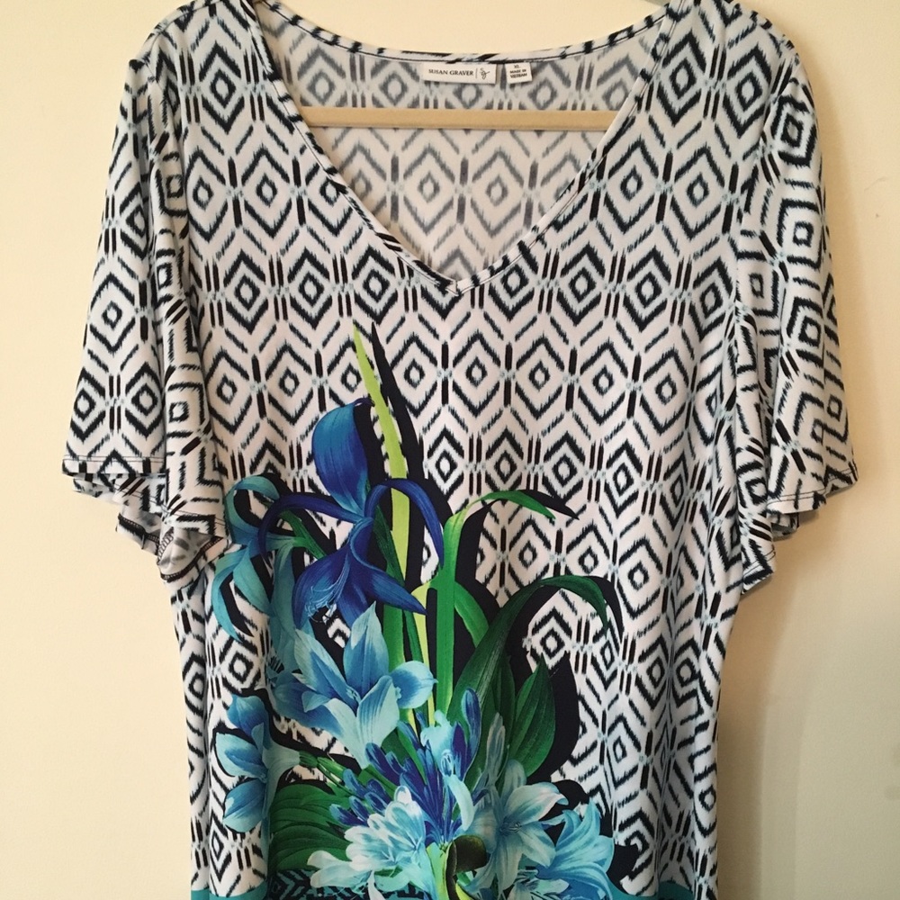 Susan Graver  Floral Short Sleeve Top
